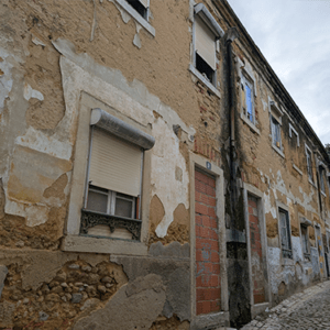 Prédio em Almada Para Reconstrução
